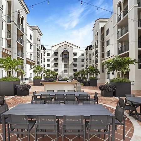 Dharma Home Suites Coral Gables At Gables Grand Plaza Miami Exteriér fotografie