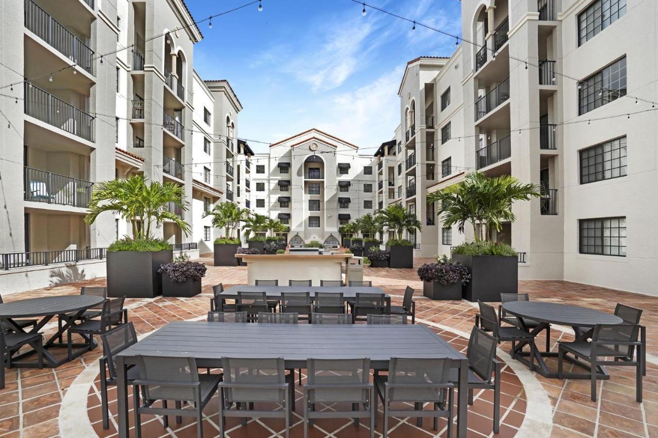 Dharma Home Suites Coral Gables At Gables Grand Plaza Miami Exteriér fotografie