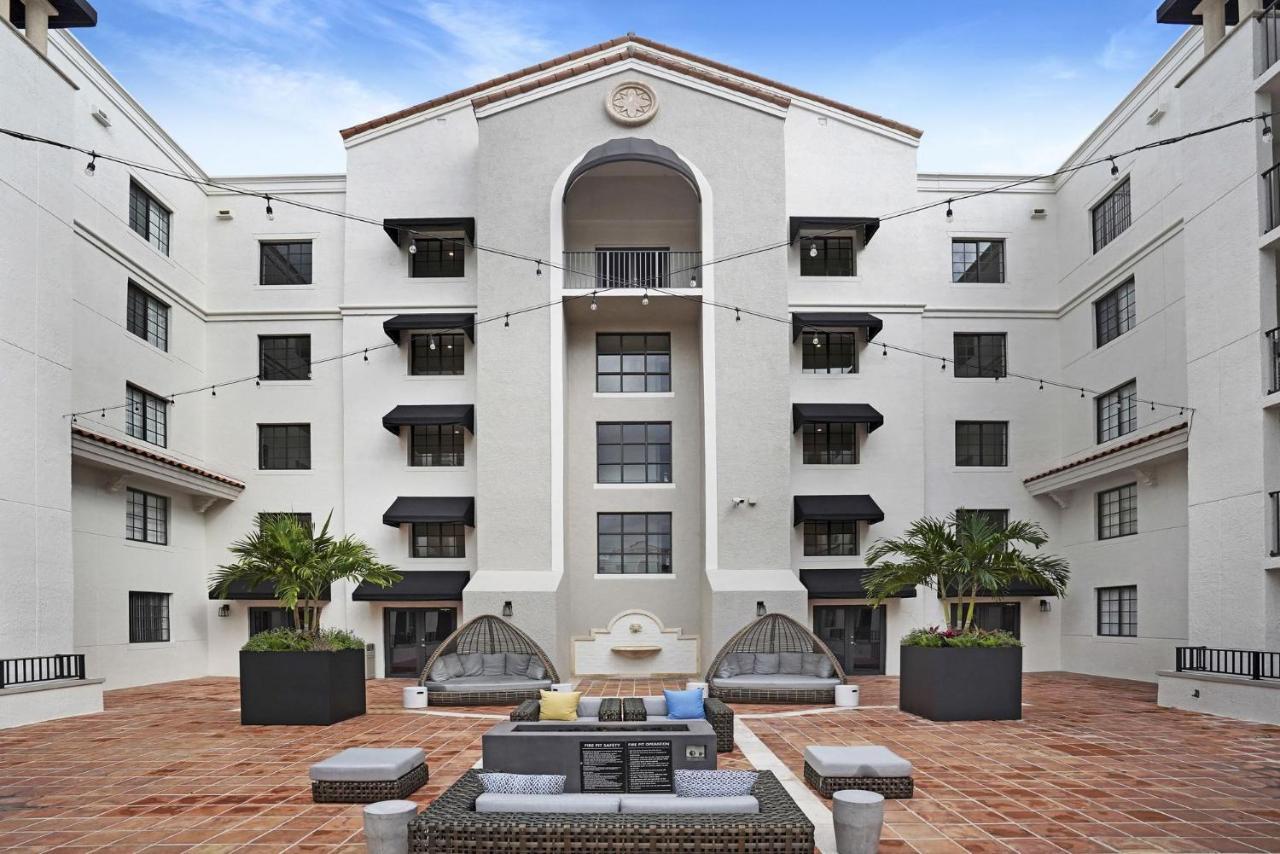 Dharma Home Suites Coral Gables At Gables Grand Plaza Miami Exteriér fotografie
