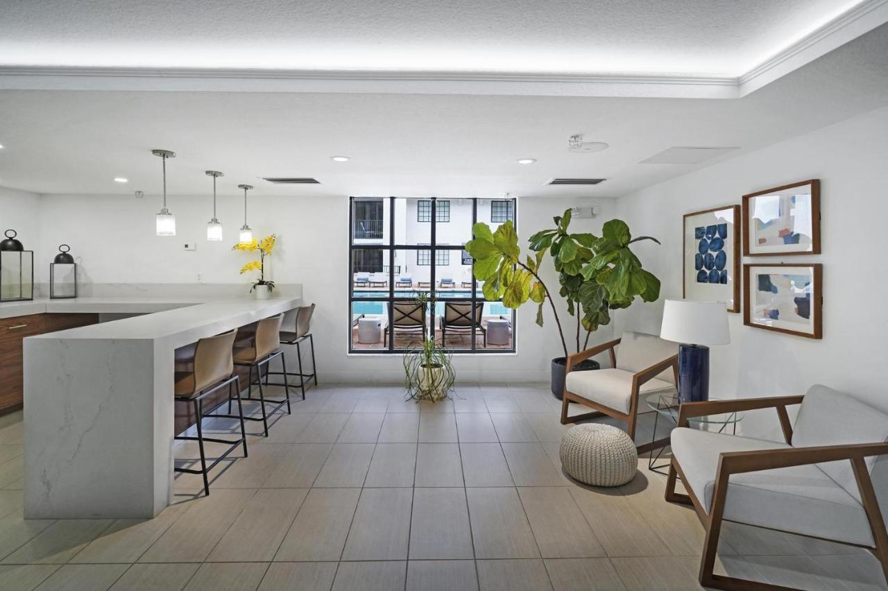 Dharma Home Suites Coral Gables At Gables Grand Plaza Miami Exteriér fotografie