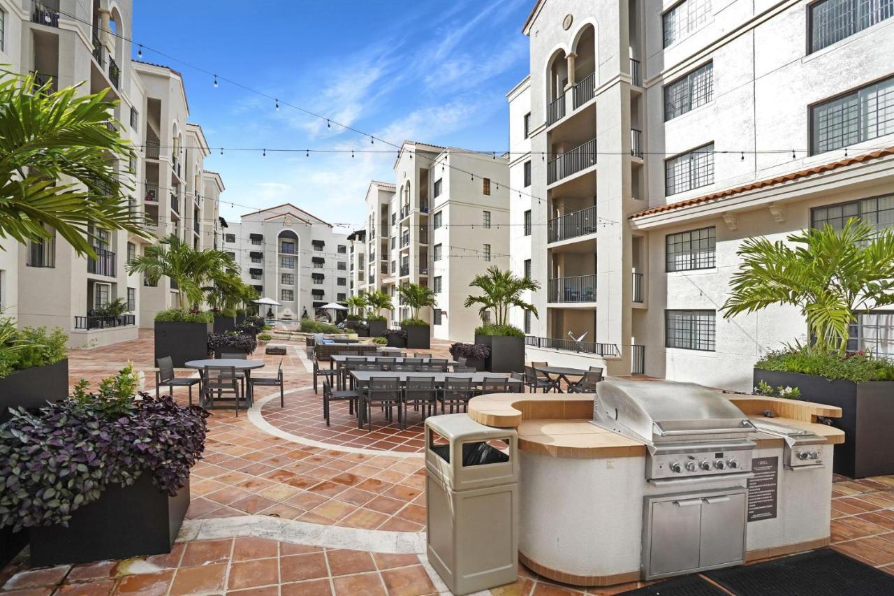 Dharma Home Suites Coral Gables At Gables Grand Plaza Miami Exteriér fotografie