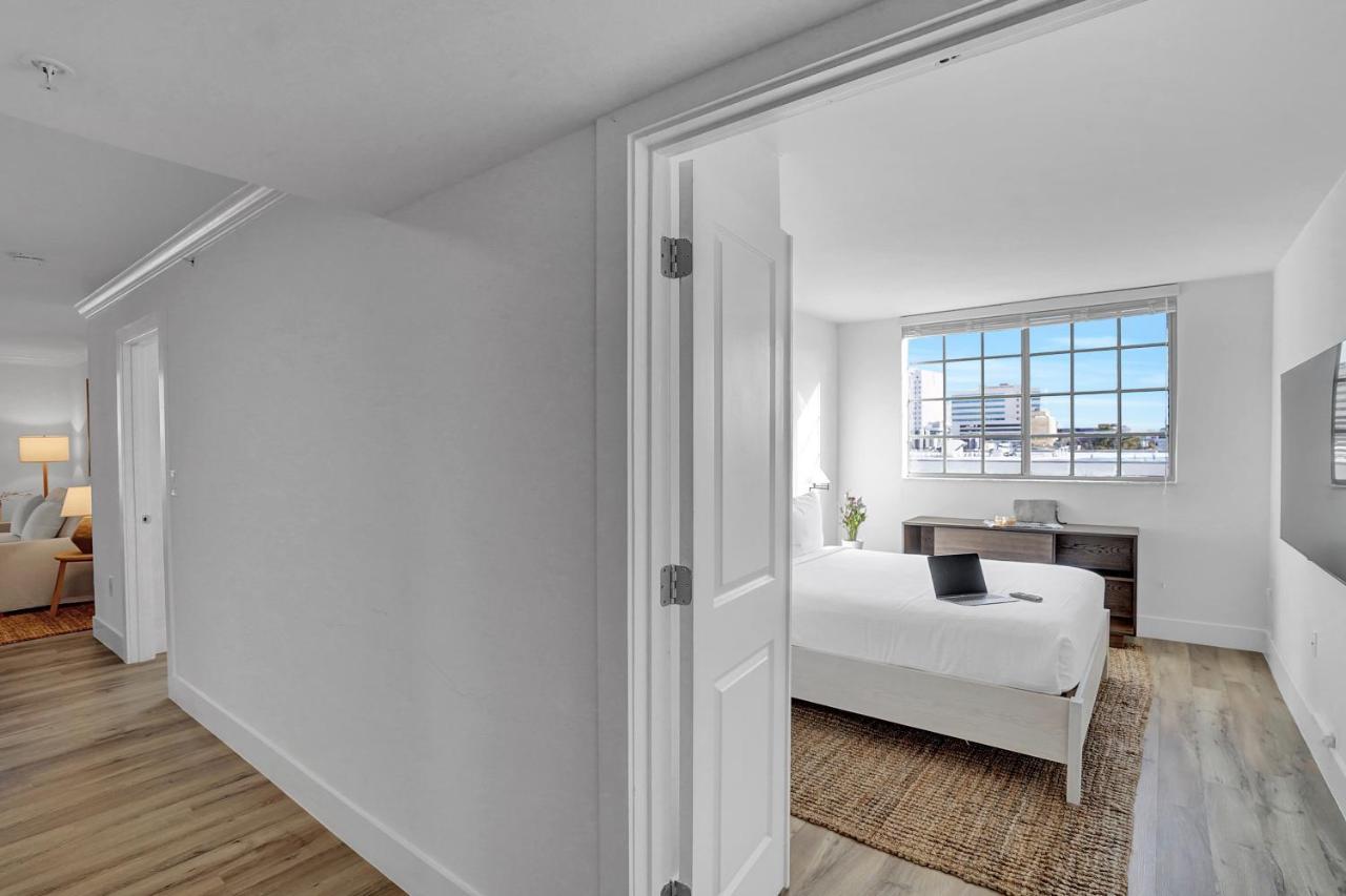 Dharma Home Suites Coral Gables At Gables Grand Plaza Miami Exteriér fotografie